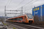 RABe 526 107 Traverso der SOB fährt am 16.02.2024 Richtung Itingen.