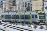 BLS Lltschberger RABe 535 118 als Regio von Solothurn, auch auf dieser Linie Thun - Solothurn via Konolfingen werden ab heute RABe 535 eingesetzt, 11.12.22 kurz vor der Einfahrt in Thun.