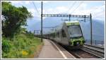 RABe 535 120 und ein weiterer Ltschberger halten in Eggerberg an der Ltschberg Sdrampe. Rechts der Stirnfront sind noch die rauchenden berreste des riesigen Waldbrandes ber Visp zu sehen. (27.04.2011)