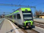 bls - Regio nach Murten mit dem Ltschberger RABe 535 121 bei der Ausfahrt aus dem Bahnhof Kerzers am 28.03.2012  ... Standpunkt des Fotografen auf dem Perron ......