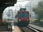 Ein RBDe 560 fhrt am 15.Oktober 2005 im Baslerischen Bhf.