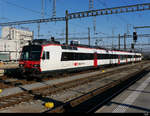 SBB - Triebwagen RBDe 4/4  560 243-8 im Bahnhof von Biel/Bienne am 24.02.2019