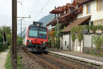 RBDe 560 als Regio Neuchâtel-Biel auf dem einspurigen Streckenabschnitt in dem Winzerdorf Ligerz unterwegs am 25.