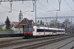 RBDe 560 271-9, auf der S29, wartet beim Bahnhof Rupperswil.
