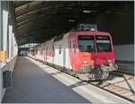 Der neuste  Schülerzug  im Vallée de Joux: Ein SBB (!) Domino in Travys Farbgebung bestehet aus dem RBDe 560 384-0 (RBDe 560 DO 94 85 7560 384-0 CH-SBB), dem B NPZ DO 50 85 29-43 384-1