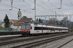 RBDe 560 207-7, auf der S29, wartet am 27.02.2023 beim Bahnhof Rupperswil.