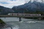 Der Regio 7858 berquert am 10.7.12 den Rhein bei Bad Ragaz.