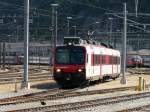 SBB - Triebwagen RABe 4.4  560 405-3 mit Steuerwagen ABt 50 85 39-43 950-7 im Bahnhofsareal in Brig am 03.09.2012