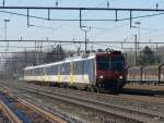 SBB - Regio von Biel nach Olten mit dem Triebwagen RBDe 4/4 561 003-5 bei der einfahrt in den Bahnhof Luterbach-Attiholz am 06.02.2011