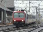 SBB - Bitte nicht Einsteigen  Triebwagen RBDe 4/4 561 003-5 bei der durchfahrt im alten Bahnhof Biel-Mett am 15.02.2011