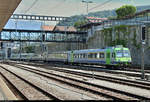 ABt 969 (50 85 80-35 969-5 CH-BLS) der BLS AG ist mit zwei Einheitswagen I, einem weiteren Zwischenwagen sowie dem Triebwagen RBDe 565/RBDe 4/4 ??? im Bahnhof Spiez (CH) abgestellt.