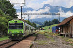 Ausfahrt einer BLS NPZ-Komposition mit Triebwagen 721 aus Thurnen.