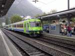 Berner Oberland 2007 - Mit dem fhrenden Steuerwagen 987 und einem so genannten  Jumbo-Wagen  ist am 02.08.2007 dieser NPZ als R 5829 Interlaken Ost - Zweisimmen in Interlaken West unterwegs.