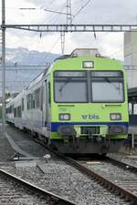 Frontaufnahme des Pendel RBDe 565 735  Belp  der am 15.4.24 beim Bahnhof Uetendorf abgestellt ist.