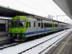 bls - Triebwagen RBDe 4/4 565 737-4 mit Regio nach Interlaken im Bahnhof von Spiez am 12.12.2008