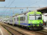 bls - Pendelzug nach Biel mit dem Triebwagen RBDe 4/4 565 736-6 im Bahnhof von Lyss am 21.04.2009