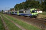 RBDe 565 733-3 fhrt am Abend des 19.9.10 als S 3 nach Bern Belp von Busswil Richtung Lyss.