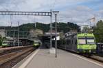 BLS: Zufälliges Zusammentreffen von den RBDe 565 230/235 und 232 in Burgdorf am 30. Mai 2015.
Foto: Walter Ruetsch