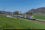 RBDe 565 732 ist am 10. April 2016 bei Kaufdorf auf der S4 Richtung Thun unterwegs.