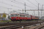 BDe 4/4 Nr.2 zusammen mit dem Mitroba Speisewagen 51 85 88-70 105-6, durchfährt bei trübem Wetter den Bahnhof Pratteln.