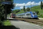 Der Bem 550 wartet in La Plaine die Durchfahrt des TER 96608 ab, um dann als RER 96755 nach Genve zu fahren.