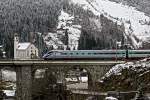 Ein ETR 470 Triebzug überfährt die mittlere Meienreussbrücke bei Wassen.Bild vom 10.12.2014