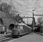 RAe 4/8 1021   Churchill   verlässt Vevey Richtung Montreux.