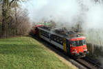 Oensingen-Balsthal-Bahn AG (OeBB).
Samichlausfahrt Oensingen-Crémines vom 8. Dezember 2019 mit Eb 2/4 J-S.35 + AS 412 + AS 413 + RBe 540 074-2.
Entstanden sind die Aufnahmen bei Deitingen, Lommiswil und Moutier während der Mittagpause.
Foto: Walter Ruetsch 