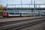 RBe 540 046-0 (vormals RBe 4/4 1448) rangiert am 16.11.09 seine Zuggarnitur mit einem weiteren RBe 540 am anderen Ende im Bereich des Bahnhofs Zrich-Altstetten.