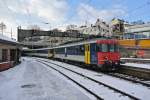 Doppel RBe Pendel als RE 3767 bei Ausfahrt in Schaffhausen, vorne im Bild ist der  RBe 540 016-3 (540 018-9 auf der anderen Seite). Der Zug unterquert soeben die alte Signalbrcke, 11.12.2012.