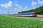 Streetparade Ersatzverkehr 2013: IR 2025 zwischen Hindelbank und Lyssach. Eingesetzt wurde heute ein Doppel RBe Pendel mit einem 3er Modul. Der Pendel verkehrt sonst als Zusatz S-Bahn zwischen Romanshorn und Zrich, und zwischen Zrich und Baden. Der Zug besteht aus dem BDt EWII 50 85 82-33 925-7, AB EWI, B EWI, RBe 540 031-2, 4 B und 2 A EWI und dem RBe 540 016-3, 10.08.2013.