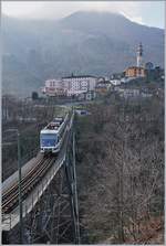 Folgt man bei Intragna ein paar Schritte dem Wanderweg ins Onsermone Tal ergibt sich ein interessanter Blick auf die Isorno Brücke und Intragna.