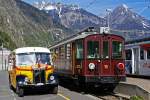 MC: Einmalige Begegnung zwischen dem MC BCe 4/4 15 aus dem Jahre 1909 sowie dem PTT  Schnauzenpostauto  der Marke SAURER mit Jahrgang 1962, auf dem Bahnhofplatz Martigny am 25. April 2009. Beide Fahrzeuge standen an jenem Tag fr Sonderfahrten im Einsatz. Noch in den Sechzigerjahren gehrten derartige Szenen zum Alltagsgeschehn. Heute werden die historischen Fahrzeuge der Martigny - Chtlard - Bahn durch den Verein Train Nostalgique du Trient (CTNT) betrieben und sehr sorgflltig unterhalten.     Foto: Walter Ruetsch  