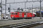 Der Gepäcktriebwagen Deh 4/4 II 94 der Matterhorn-Gotthard-Bahn rangiert am 02.04.2022 in Disentis