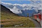 R835 mit Deh 4/4 24 nach Andermatt nach der Oberalppasshöhe 2044m. (10.10.2019)