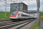 ICN 500 038  Arthur Honegger  durchfährt den Bahnhof Muttenz. Die Aufnahme stammt vom 14.05.2017.