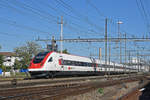 ICN 500 015  Jean Jacques Rousseau  durchfährt den Bahnhof Pratteln.