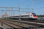ICN 500 011  Blaise Cendrars  durchfährt am 30.05.2022 den Bahnhof Muttenz.