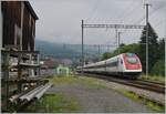 Ein SBB ICN RABe 500 ist als IC51 von Biel/Bienne nach Basel unterwegs und erreicht den Bahnhof von Grenchen Nord. 

4. Juli 2021