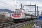 ICN 500 038  Arthur Honegger  fährt am 16.02.2024 Richtung Bahnhof Lausen.
