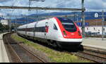 SBB - RABDe  500 023 bei der einfahrt im Bahnhof Yverdon am 27.07.2026
