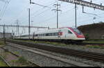 SBB - ICN  RABDe 500 015 bei der durchfahrt im Bahnhofsareal in Pratteln am 07.10.2026