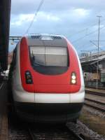 IC 2132 gebildet aus dem RABDe 500 037-7 im BAhnhof Konstanz 9.12.07