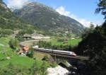 Eine Doppelgarnitur ICN am Gotthard auf der unteren der drei Ebenen bei Wassen, 29.08.2011.