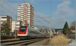 ICN nach St. Gallen und im Hintergrund ein Domino nach Biel/Bienne begegnen sich in Grenchen.
24. Februar 2012