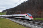 RABe 501 021-6 Giruno fährt Richtung Bahnhof Tecknau. Die Aufnahme stammt vom 22.12.2020.