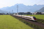 Ein Giruno RABe 501 der SBB durchfuhr am Morgen des 13. Augustes 2021 Bilten in Richung Zürich, von wo er direkt nach Chiasso weiterfahren wird. Der Zug verkehrte als IC3.
