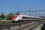 RABe 501 027-3 Giruno durchfährt am 15.06.2022 den Bahnhof Pratteln.