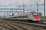 RABe 501 006-7 Giruno durchfährt am 02.11.2022 den Bahnhof Pratteln.