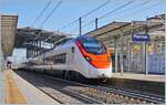 Der SBB Giruno RABe 501 011  Thurgau  ist als EC 308 von Bologna nach Zürich unterwegs und verlässt nach einem kurzen Halt Parma.